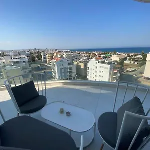 mckenzie-2-bedroom-seaview-with-infinity-pool.protaras-cy-hotels.com/
